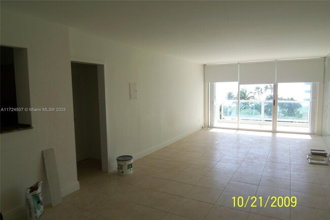 Building Photo - 5161 Collins Ave