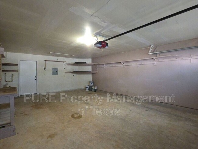 Building Photo - 1406 Bullhill Cove