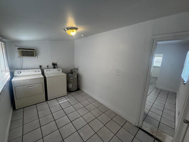 Building Photo - 1354 SW 26th Ave