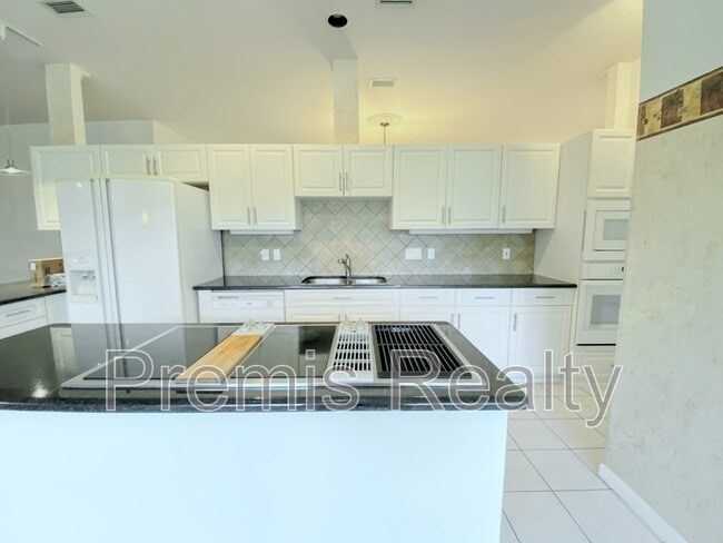 Building Photo - 642 Weathersfield Dr