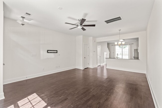 Building Photo - 2 Bedroom Townhome in Brightwalk!