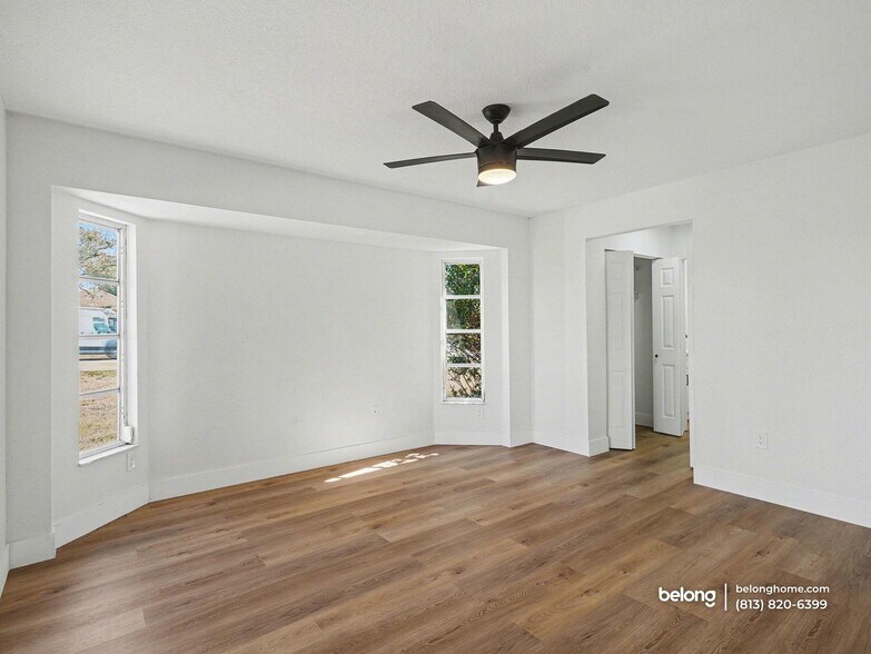 Building Photo - 527 Rotonda Cir