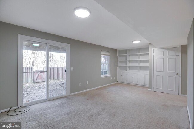 Building Photo - 6012 Westbourne Pl