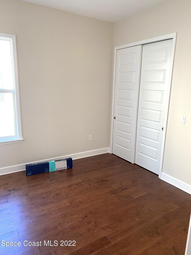 Building Photo - 8321 Paragrass Ave