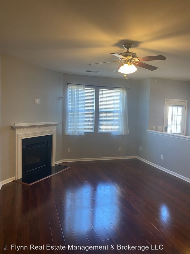 Building Photo - 3 br, 2.5 bath House - 3017 Coventry Commo...