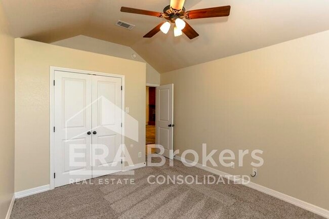 Building Photo - 2013 Drawbridge Dr