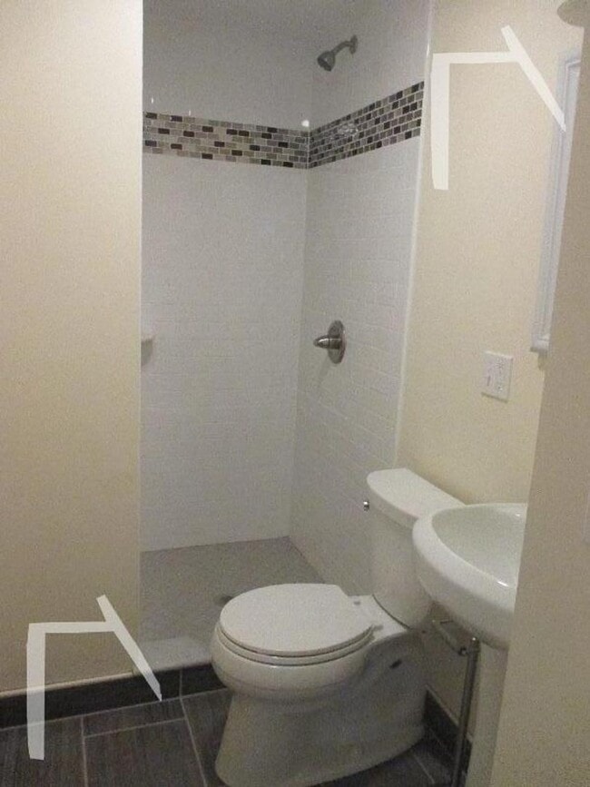 Building Photo - 3 bed in brookline village