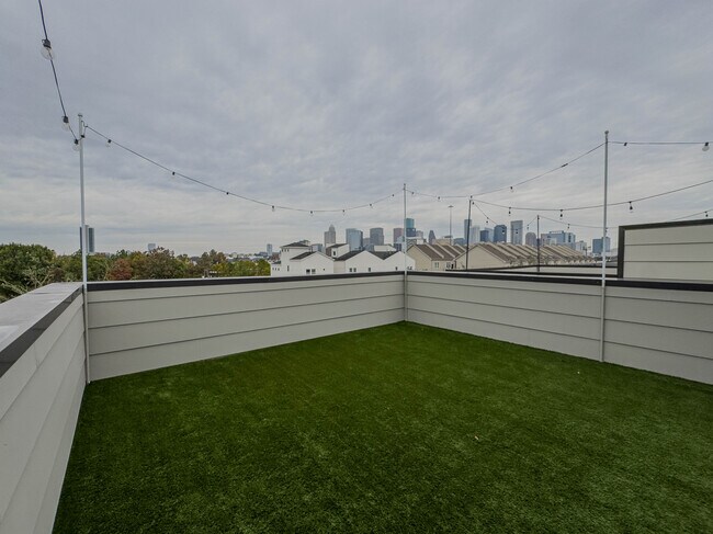 Building Photo - 2717 St Emanuel St