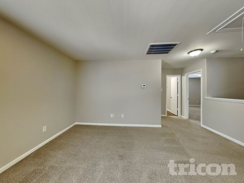 Building Photo - 8927 Summer Valley Ln