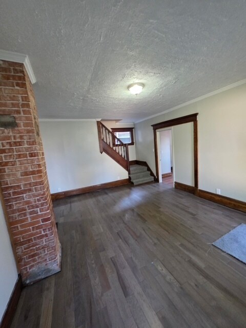 Building Photo - 164 E Church St