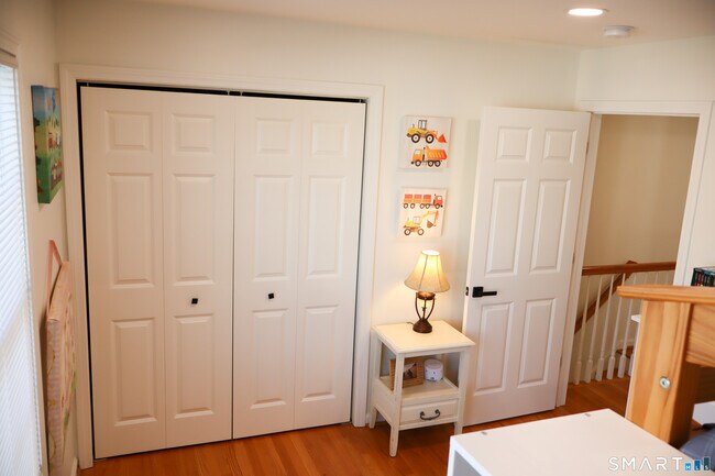 Building Photo - 25 W Silver St