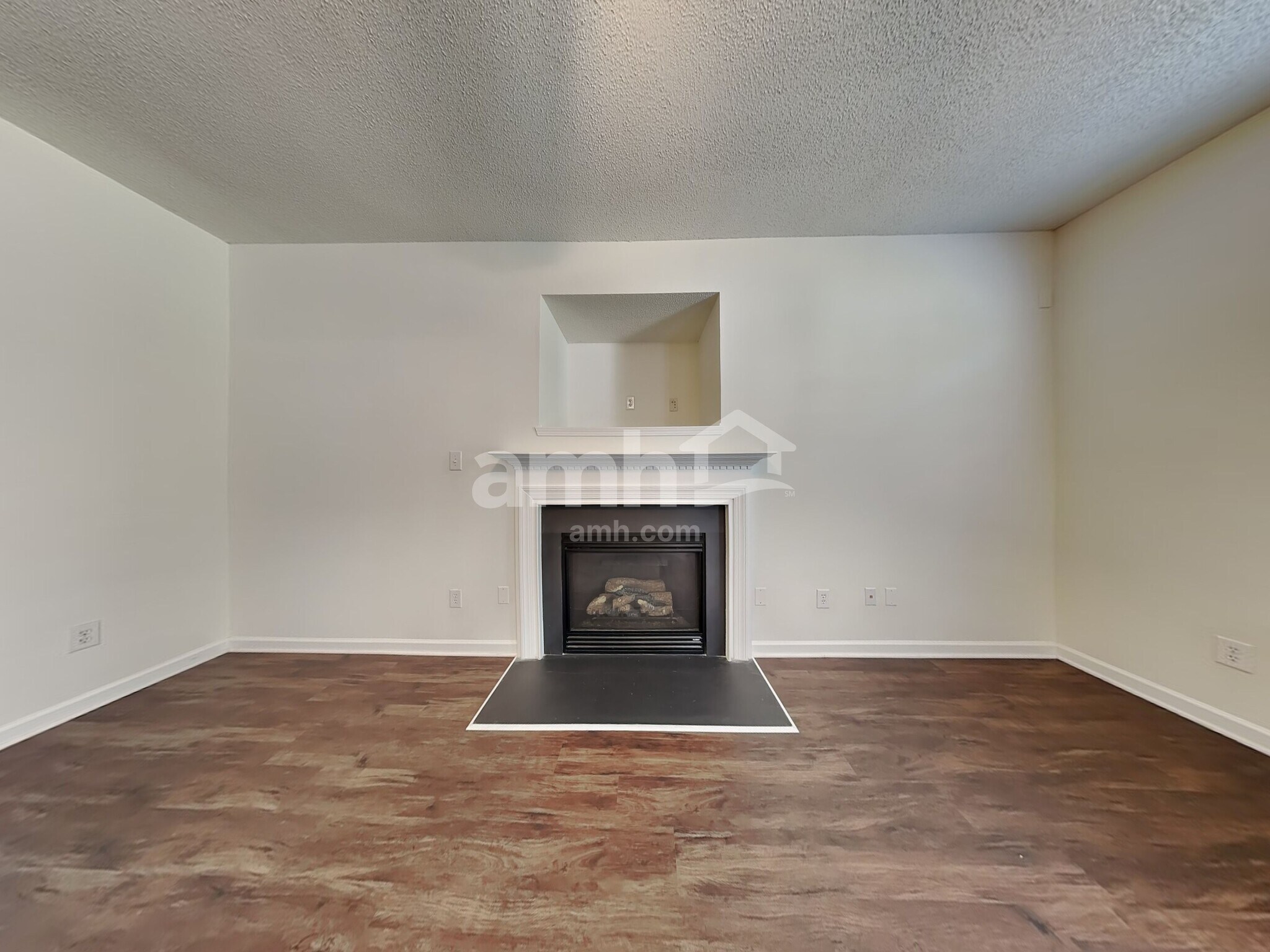 Building Photo - 6016 Glen Way Dr