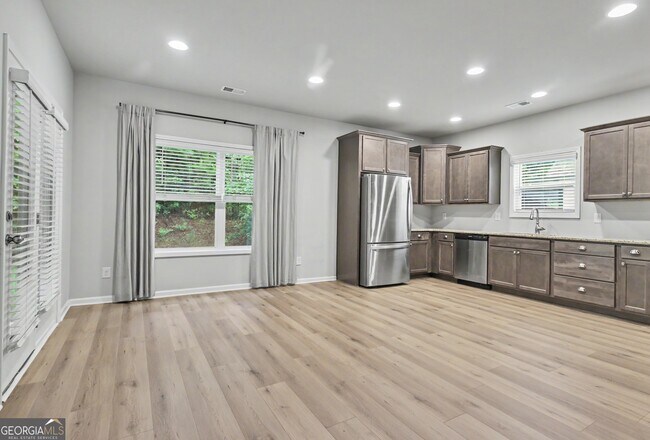 Building Photo - 270 S Ridge