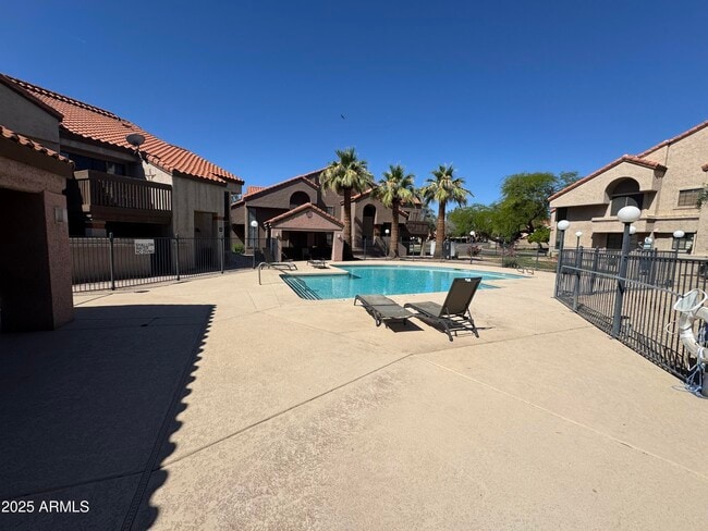 Building Photo - 700 E Mesquite Cir