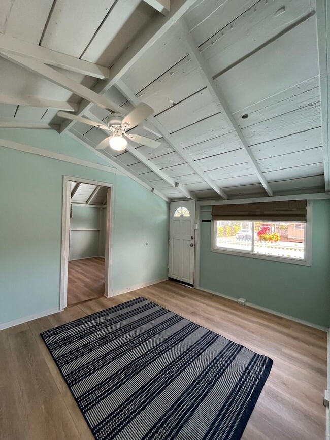 Building Photo - Beach Cottage Close to the Ocean