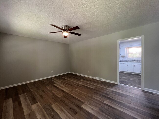 Building Photo - 610 Belfast Dr