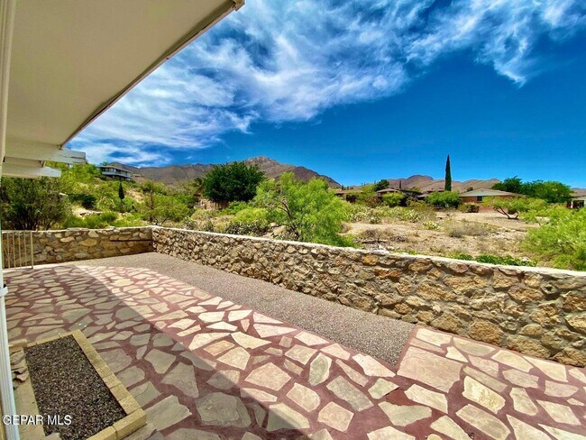 Building Photo - 3213 El Morro Rd