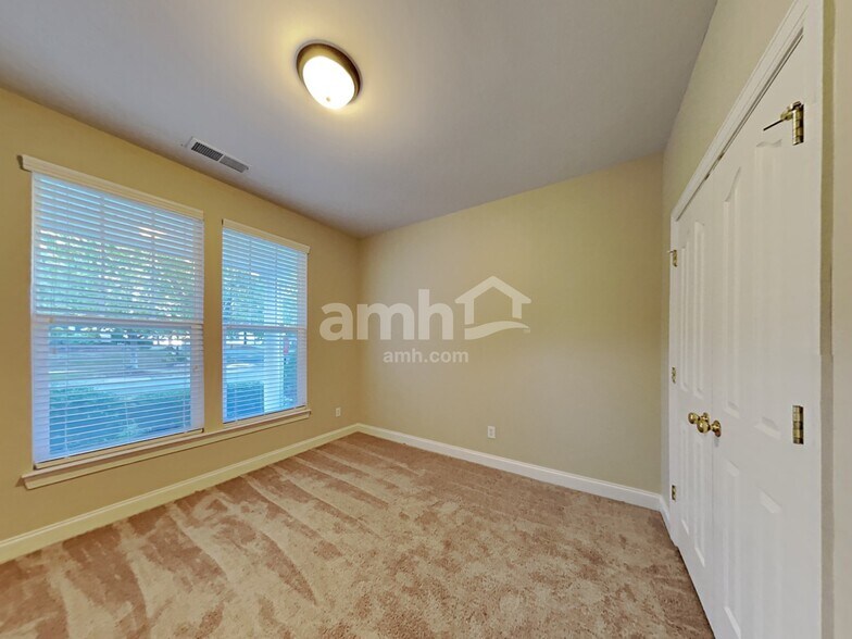 Building Photo - 15701 Seafield Ln