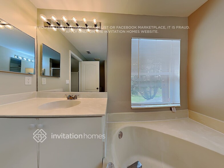 Building Photo - 305 River Bluff Ln