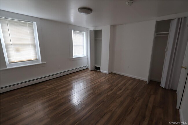 Building Photo - 163 Chambers St