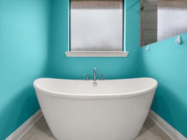 Building Photo - 102 Hidden Trails