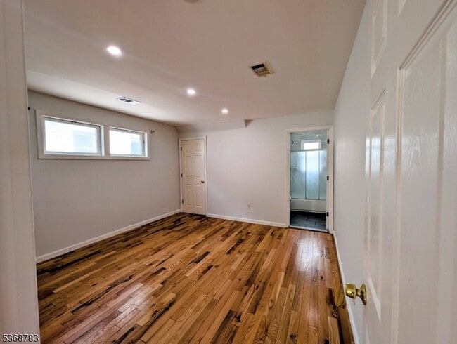 Building Photo - 34 Cedar Ave