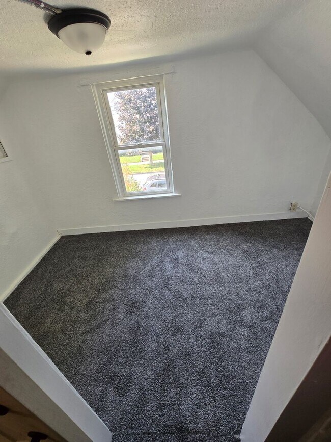 Building Photo - Four Bedroom Home in Northwest Grand Rapids