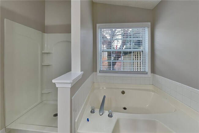 Building Photo - 405 Windsor Brook Ln SE