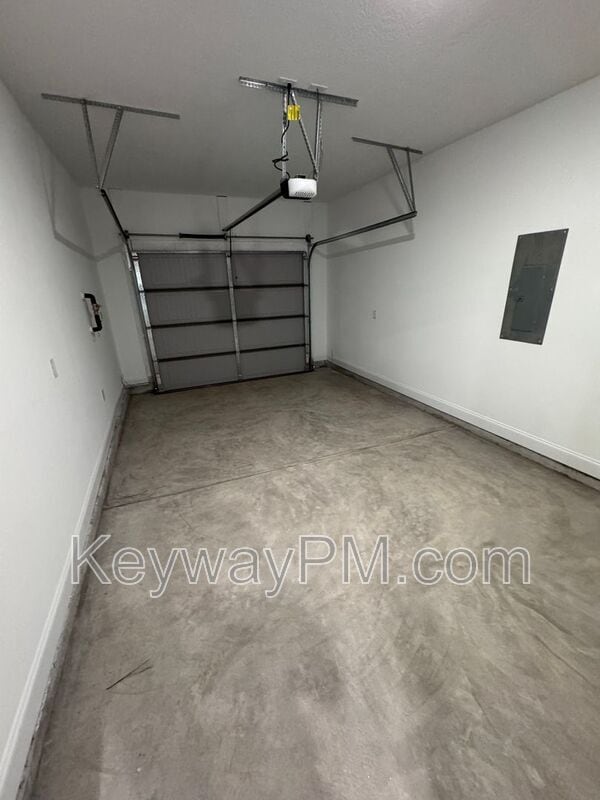 Building Photo - 3045 Venetian Dr