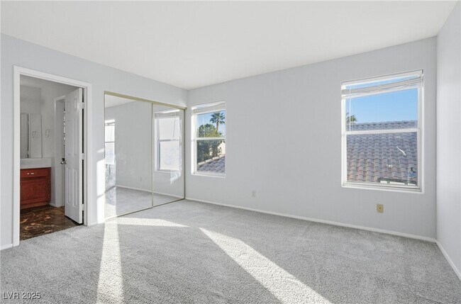 Building Photo - 2001 Madagascar Ln