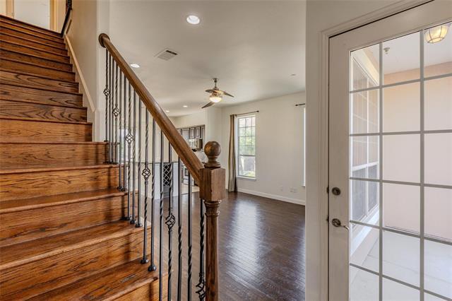 Building Photo - 602 Arbol