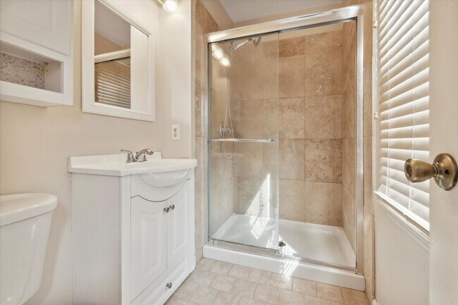 Building Photo - Single Family Home for Rent in Downingtown School District!