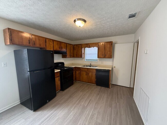 Building Photo - 116/118 Lake Dr