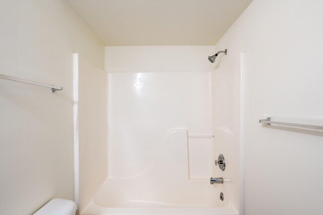 Building Photo - 2418 Northampton Dr