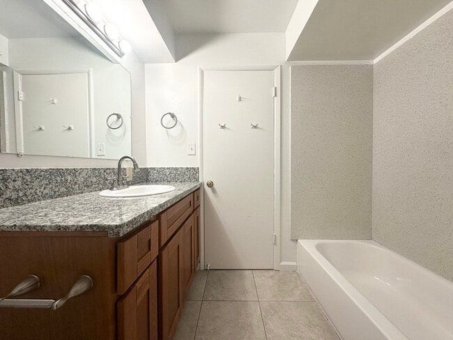 Building Photo - Updated 3 Bedroom 1.5 Bathroom Home in Desirable Arden Park!