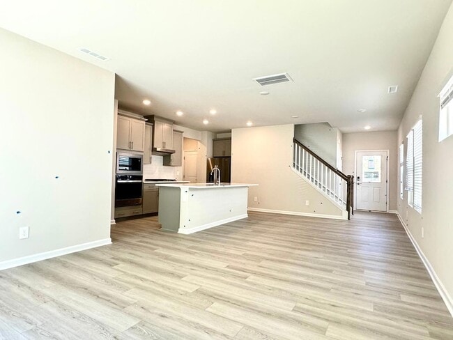 Building Photo - 433 Squirrel Oaks Ln