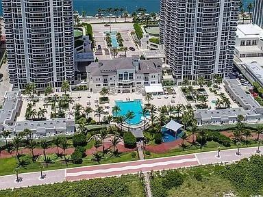 Building Photo - 4775 Collins Ave