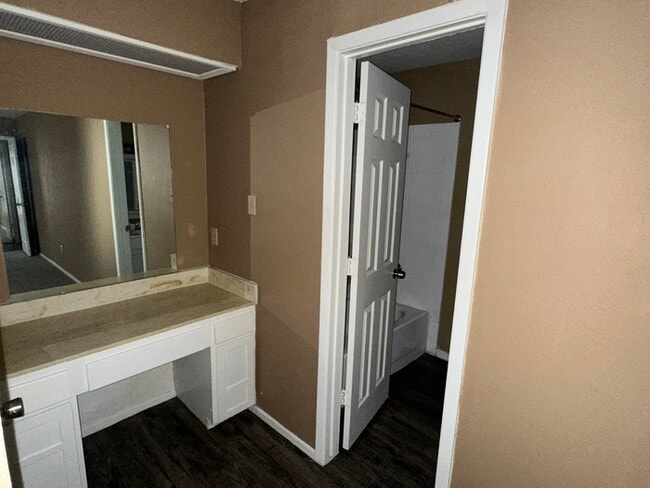 Building Photo - 1722 Dorchester Dr