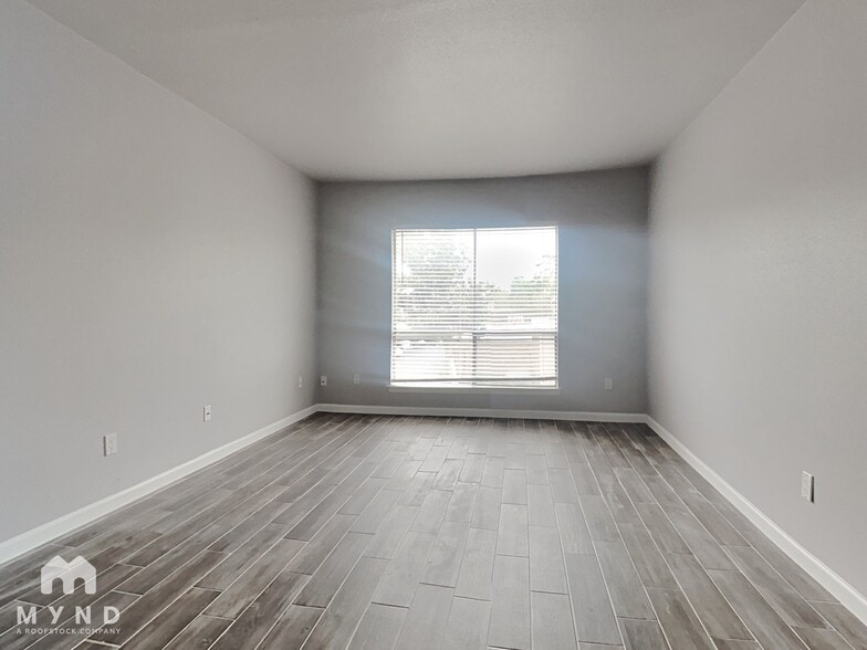 Building Photo - 2230 S Piney Point Rd