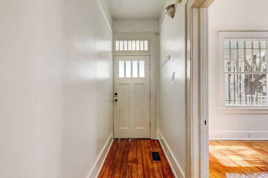 Building Photo - 521 E 37th St