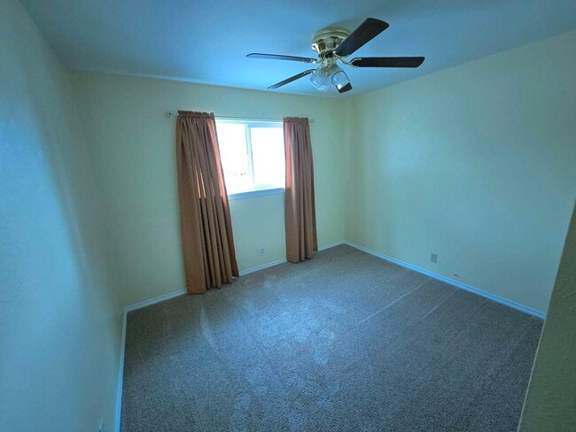 Building Photo - Spacious Home in NE Heights