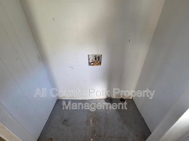 Building Photo - 2735 W 10th St