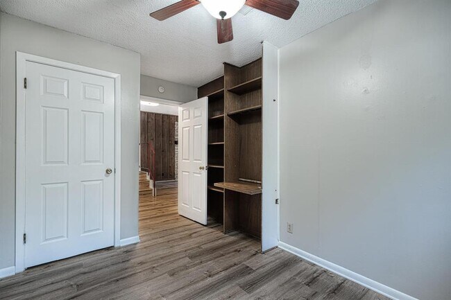 Building Photo - 2711 St Edwards Cir