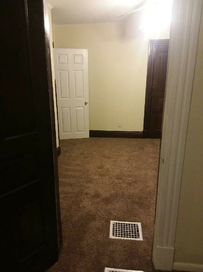 Building Photo - 3 Bedroom, 2 Story House