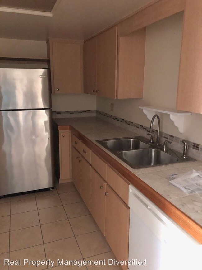 Building Photo - 1302 NE 33rd Ave