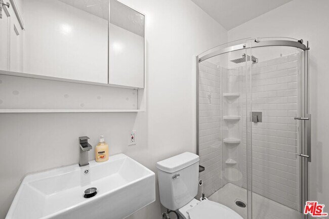 Building Photo - 3715 Homeland Dr