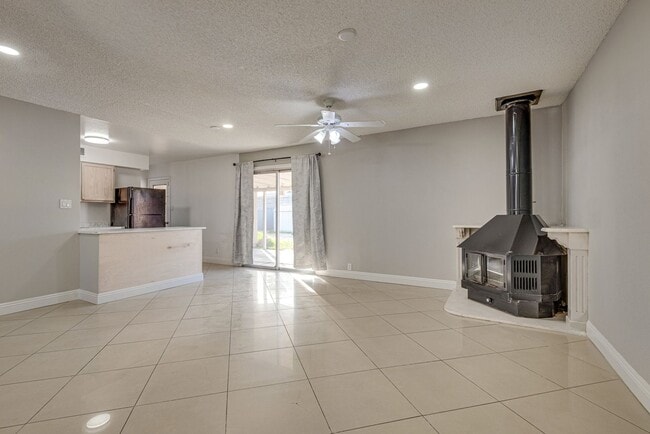 Building Photo - Charming Single-Story Home with Open Living Spaces and Large Backyard in Las Vegas