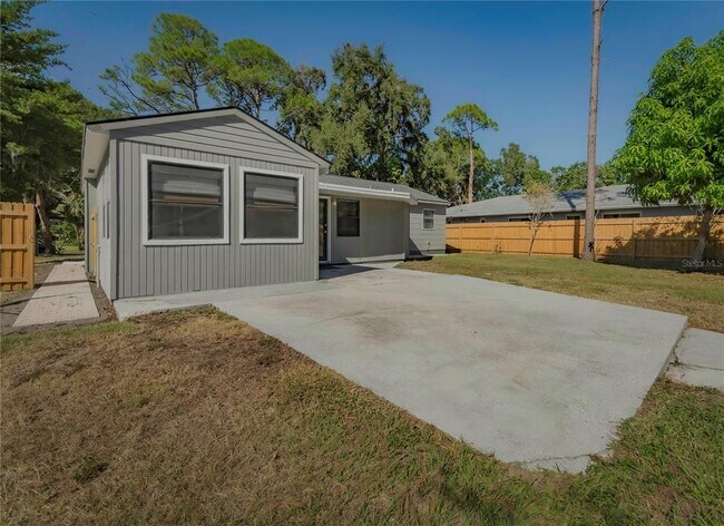 Building Photo - 1420 Alhambra Way S