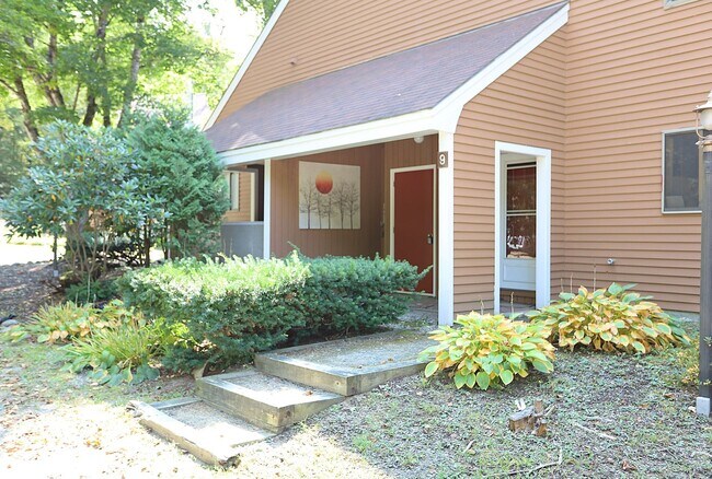 Building Photo - Seasonal 6 Month Lease Available! Charming 2-bedroom, 2-bathroom townhouse at Winterbrook Village