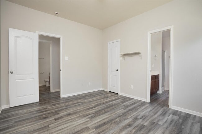 Building Photo - 384 Decoster Blvd